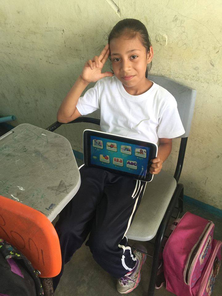 A deaf student in Mexico learns by using the Dilo en Señas app. Photo courtesy of Dilo en Señas.